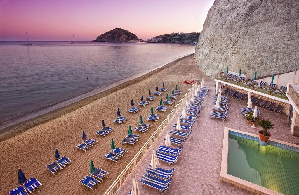 Hotel Vittorio Beach Resort Барано-д'Иския Номер фото