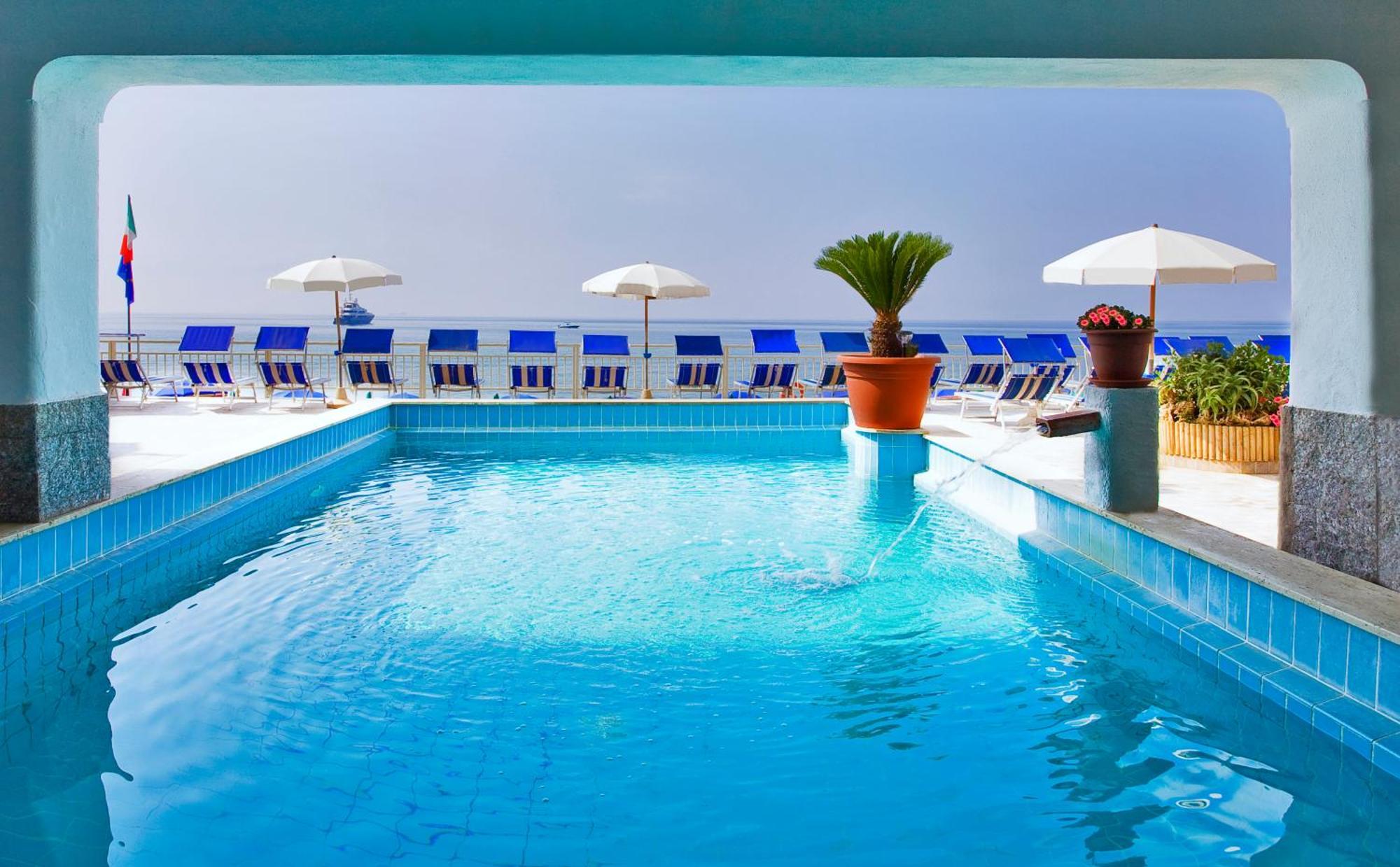 Hotel Vittorio Beach Resort Барано-д'Иския Экстерьер фото